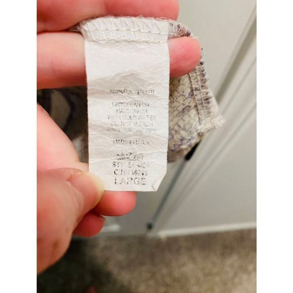 Entro Snake Print V-Neck Lightweight Blouse Size L - Picture 5 of 5